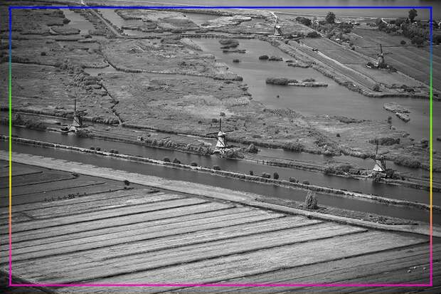 По́льдер (нидерл. polder) — осушенный и возделанный низменный участок земли. Польдеры обычно располагаются на месте низменных заболоченных морских побережий или осушенных озер или болот, часто ниже уровня моря, защищены от окружающих водоёмов валами, дамбами и другими гидротехническими сооружениями.