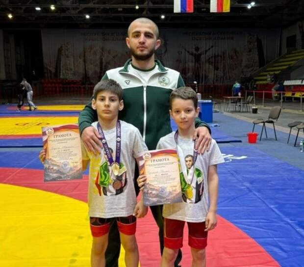Юные борцы из Тахтамукайского района успешно выступили на турнире по греко-римской борьбе