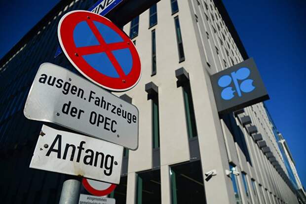 Нефть дешевеет на неопределенности с ОПЕК+