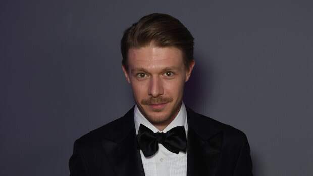 «Горячо, Никита!»: известная актриса попала на видео с полуобнаженным Ефремовым