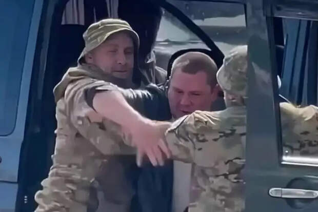 Украинское подполье: ТЦК для выманивания мужчин начали проводить задержания их жён с детьми