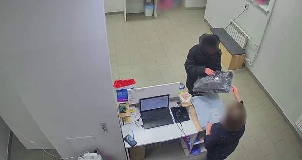 Парень похитил куртку из пункта выдачи заказов