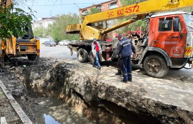 В Астрахани на крупных аварийных участках сетей водоотведения коммунальщики намерены завершить ремонт к середине июня