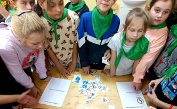 В Кировграде сотрудники ГИБДД провели квест-игру по ПДД