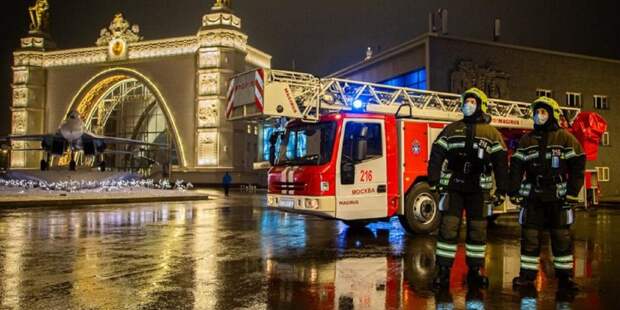 Московские пожарные обеспечили безопасность в новогоднюю ночь. Фото: Архив редакции