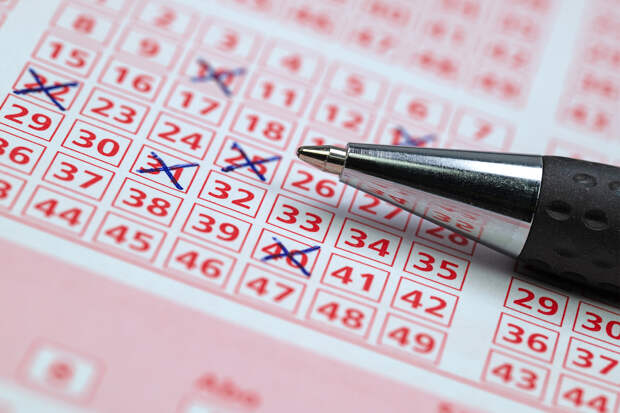 Мужчина выиграл 143 миллиарда рублей в лотерею перед Рождеством