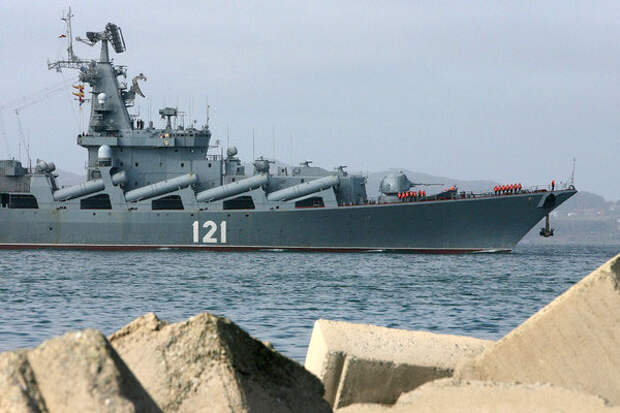 Гвардейский ракетный крейсер «Москва» во Владивостоке