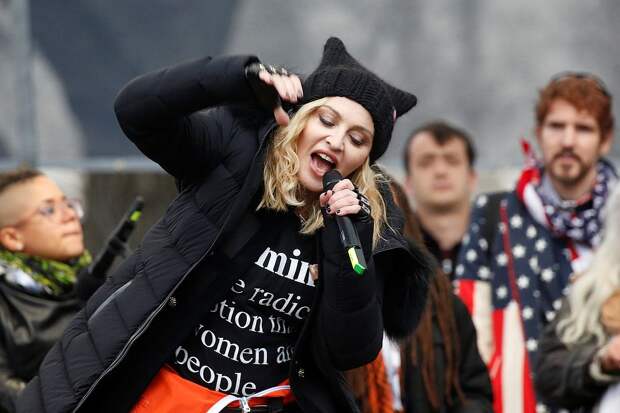 Мадонна успела дважды обругать 45-го президента США нецензурным словом перед тысячами собравшихся людей и миллионами телезрителей Фото: REUTERS