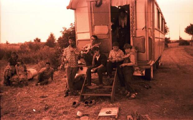 15 красочных снимков о том, как жили цыгане в 60-е годы прошлого века
