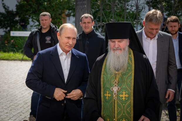 «Врачи не верили, ведь ребенок умирал, но вдруг очнулся», – духовник Путина спас ребенка молитвами