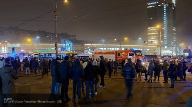 СМИ сообщают о пострадавших в ДТП с такси в Приморском районе Петербурга