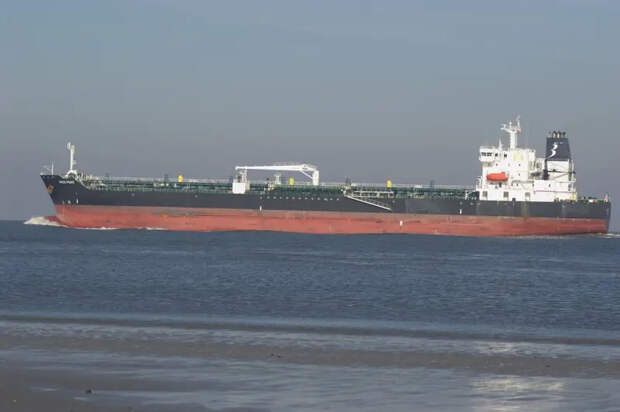 Почти все российские танкеры обездвижены американскими санкциями – Bloomberg