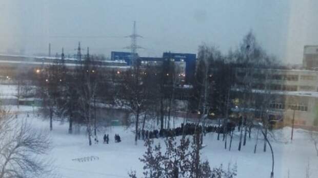 Детей массово эвакуируют из школ в Нижнем Новгороде