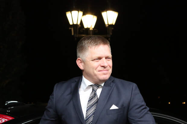 Глава МО Словакии Калиняк: состояние Фицо не даст перевести его в столицу