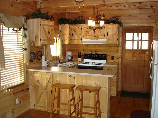 Отличный вариант создать отличное настроение в доме благодаря оформлению кухни в деревенском стиле.