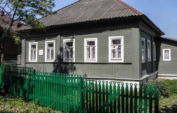 В мастерской скульптора Юрия Хмелевского идет изготовление памятника Патриарху Тихону