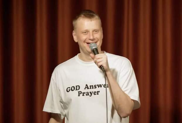 «Мне там все поаннулировали»: Слава Комиссаренко пожаловался на аннулированные визы в США и Великобританию