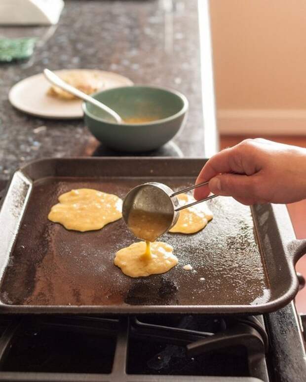 Банановые блинчики: готовим полезный перекус за 2 минуты из двух ингредиентов