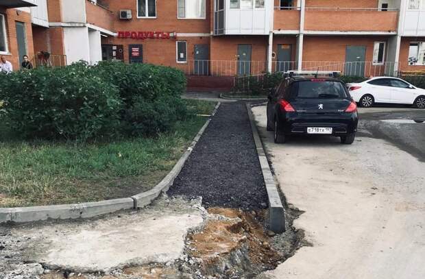 Коммунальщики Северного начали установку бордюров во дворе на Дмитровском Фото предоставлено управой