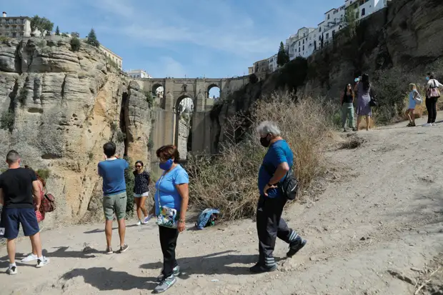 «Люди всё ещё боятся путешествовать»: что мешает восстановлению мирового спроса на нефть