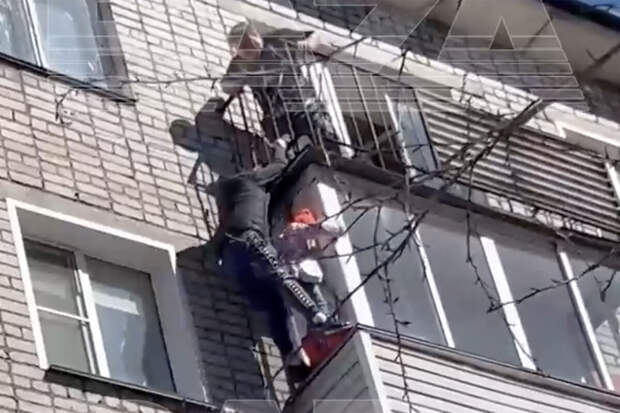 В Кирове бывший десантник спас девочку, вышедшую на карниз балкона
