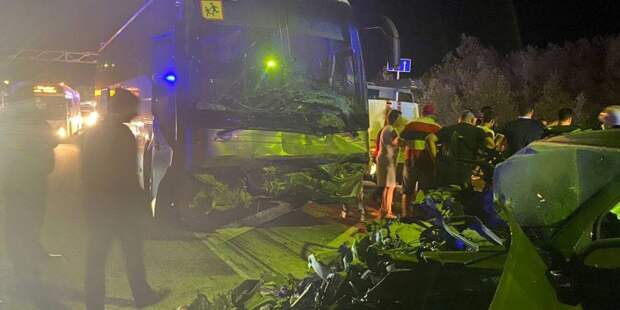 В Сочи произошла смертельная авария: водитель иномарки не уступил дорогу автобусу