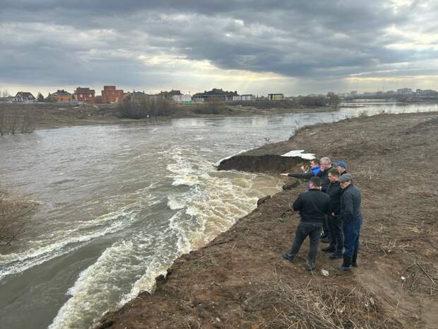Власти организовали дежурство спасателей в Борках из-за размыва береговой линии