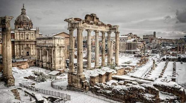 Посмотрите, как выглядит Рим, где впервые за шесть лет выпал снег