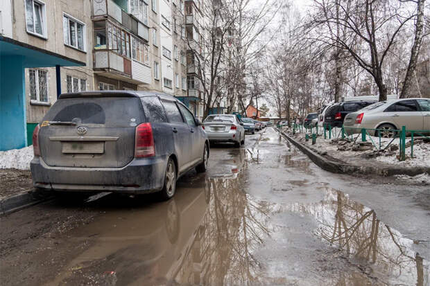 Новосибирцам напомнили о крупных штрафах за захват парковок во дворах