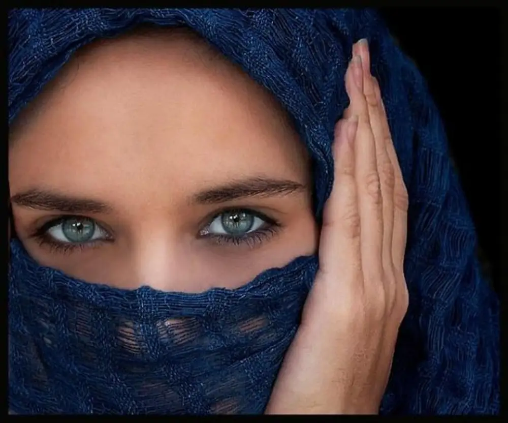 Красивые глаза в марте. Чадра паранджа хиджаб. Восточные девушки. Красивые глаза. Красивые женские глаза.