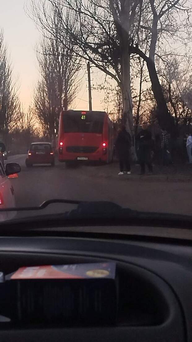 На больничном городке ДТП с участием 2 машин и автобуса. Будьте внимательны