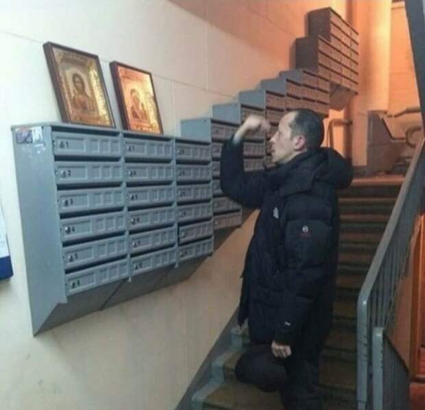 Россиянин готовится достать из почтового ящика квитанцию о квартплате жизнь в россии, заголовки, картинки, новости, россия, твиттер