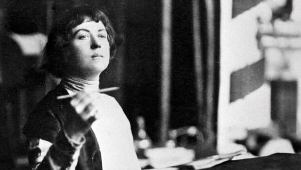 «Эрос в матросском бушлате» и муза феминизма: как 45-летняя Коллонтай потеряла 28-летнего Дыбенко из-за измен и роковых выстрелов