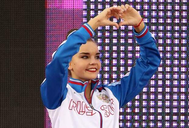 Дина Аверина завоевала золото на ЧМ в Баку в упражнениях с булавами