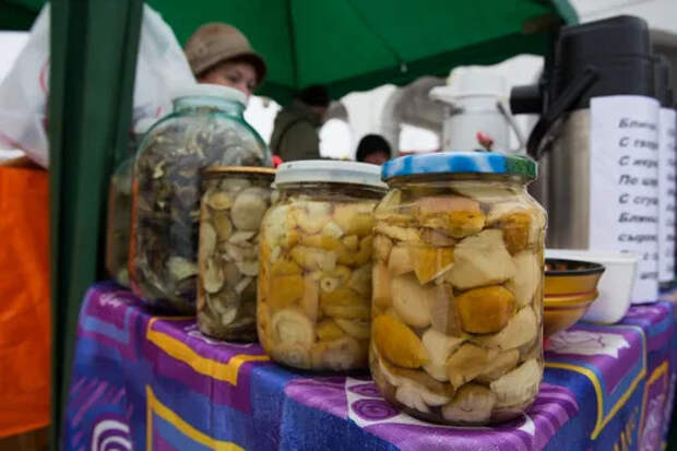 Не стоит покупать грибные заготовки вдоль дорог и на рынках