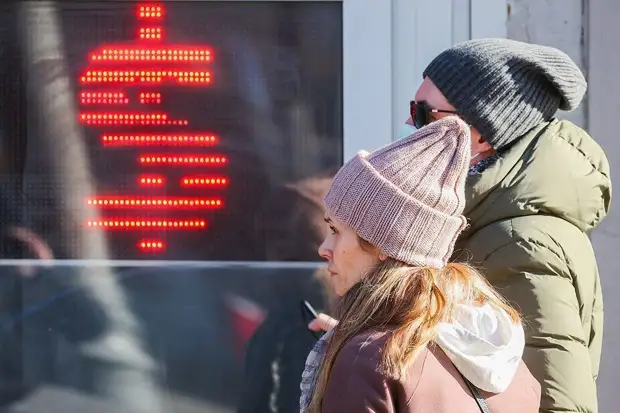 Почему падает курс доллара и каково будущее рубля. Мнение экономистов