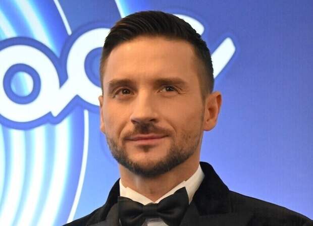 «Мы как Змей Горыныч»: Лазарев поделился забавным фото с детьми