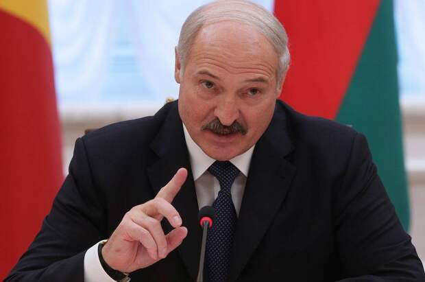 Лукашенко: Россияне могли бы отдавать нам оружие бесплатно Лукашенко: Россияне могли бы отдавать нам оружие бесплатно