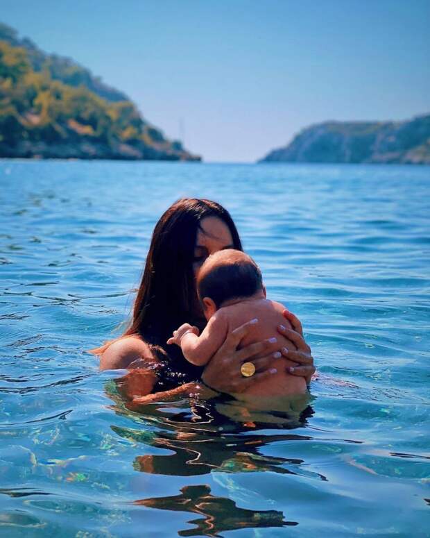 Джамала с месячным Селимом в турецких водах