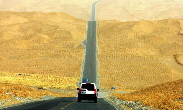 Таримское шоссе: зачем китайцам 500 км дороги посреди голой пустыни