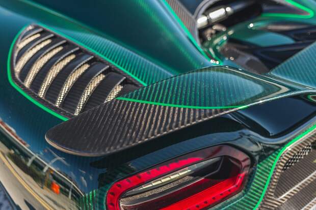 Потрясающий Koenigsegg Agera S из зеленого углеродного волокна
