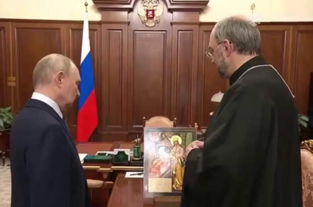 Протоирей Ткаченко подарил Путину чудотворную икону