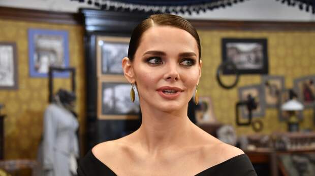 «Буду в ней мыть посуду»: Боярская показала, что Матвеев вручил ей на юбилей