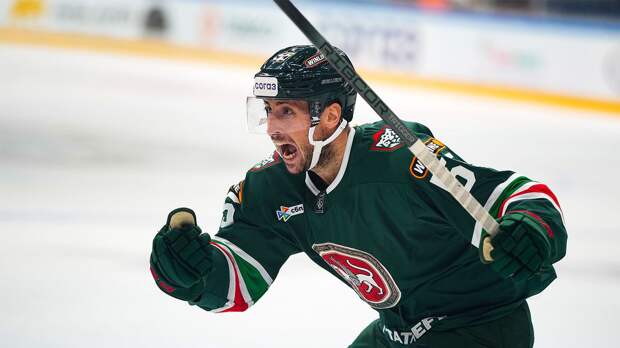 Дубль Хмелевски помог «Ак Барсу» победить «Спартак» в матче КХЛ