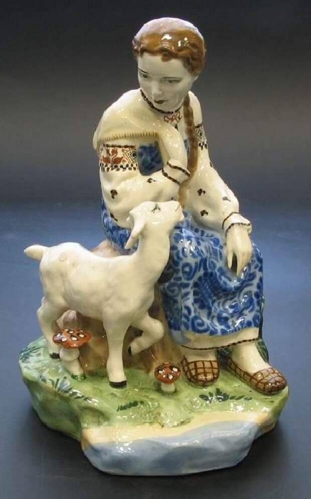 Дулевская фарфоровая статуэтка.
