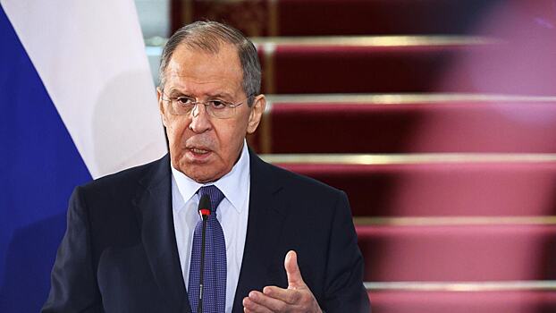 Лавров: Россия не будет уговаривать Зеленского пойти на переговоры