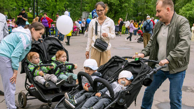 В РФ семьи с двумя и более детьми начнут получать новую ежегодную выплату