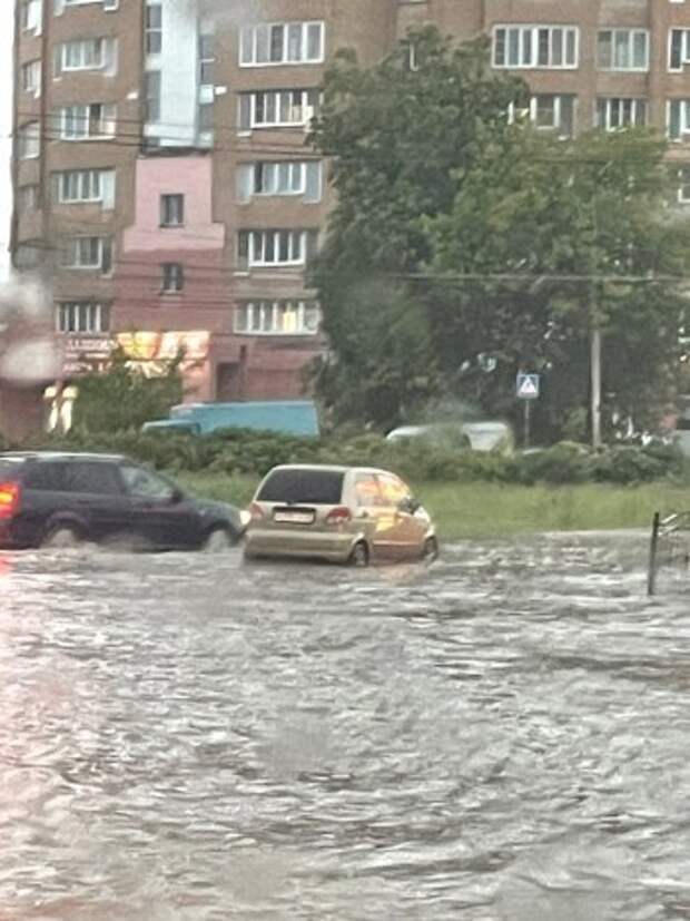 Превратился дождь. Дождь в Калуге. Дожди Вест. Дождь в городе. Дождь дом.