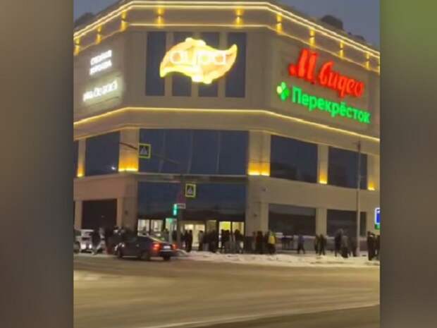 Четыре подростка пострадали во время драки в ярославском ТЦ «Аура»