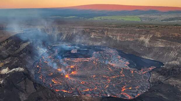 На Гавайях объявлен красный код авиационной опасности из-за извержения вулкана Килауэа
